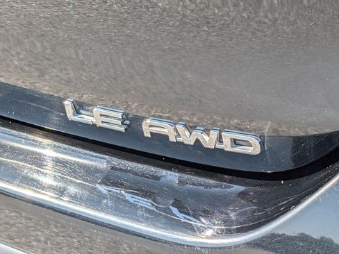 Used 2025 Toyota Highlander LE AWD/4WD image 9