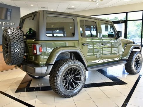 Used 2023 Jeep Wrangler Unlimited Sahara w/ Cold Weather Group AWD/4WD image 6