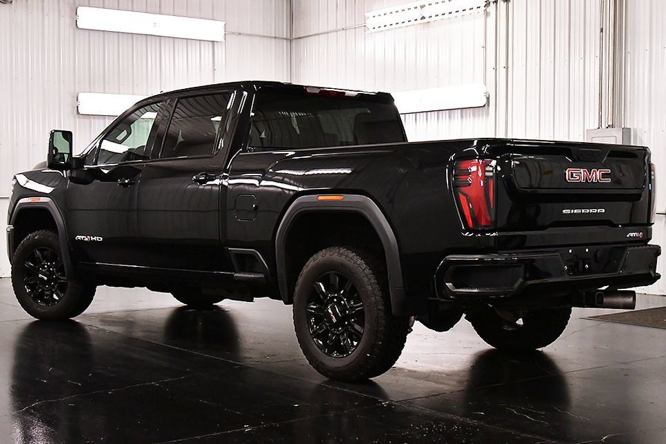 Used 2025 GMC Sierra 2500 AT4 AWD/4WD image 5