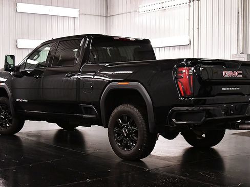 Used 2025 GMC Sierra 2500 AT4 AWD/4WD image 5