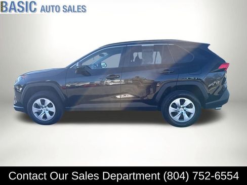 Used 2021 Toyota RAV4 LE image 1