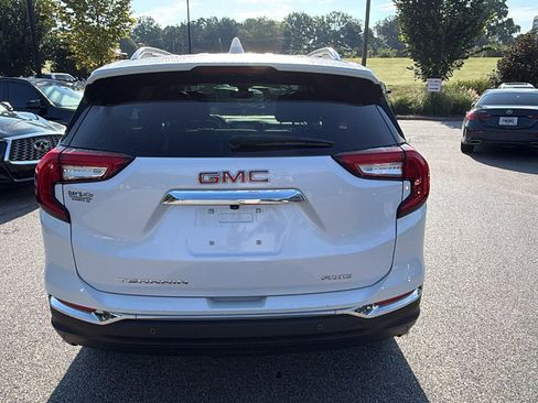 Used 2022 GMC Terrain SLT w/ Infotainment Package II AWD/4WD image 9