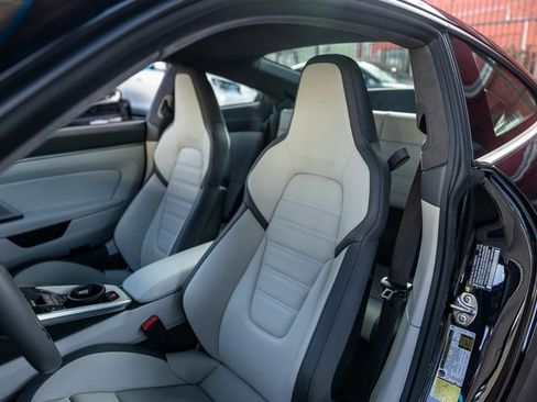 Used 2025 Porsche 911 Carrera GTS image 23