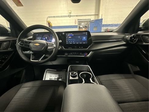 Used 2026 Chevrolet Equinox LT AWD/4WD image 26