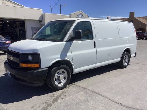 Used 2003 Chevrolet Express 1500 image 2