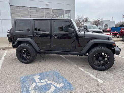 Used 2017 Jeep Wrangler Unlimited Rubicon w/ Cold Weather Group AWD/4WD image 32