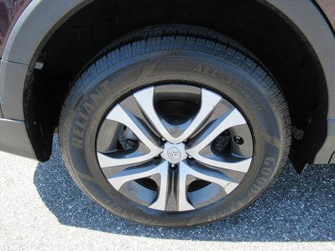 Used 2017 Toyota RAV4 LE image 8