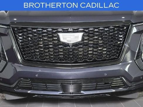 Certified 2025 Cadillac Escalade ESV Sport w/ LPO, ONYX Package AWD/4WD image 13