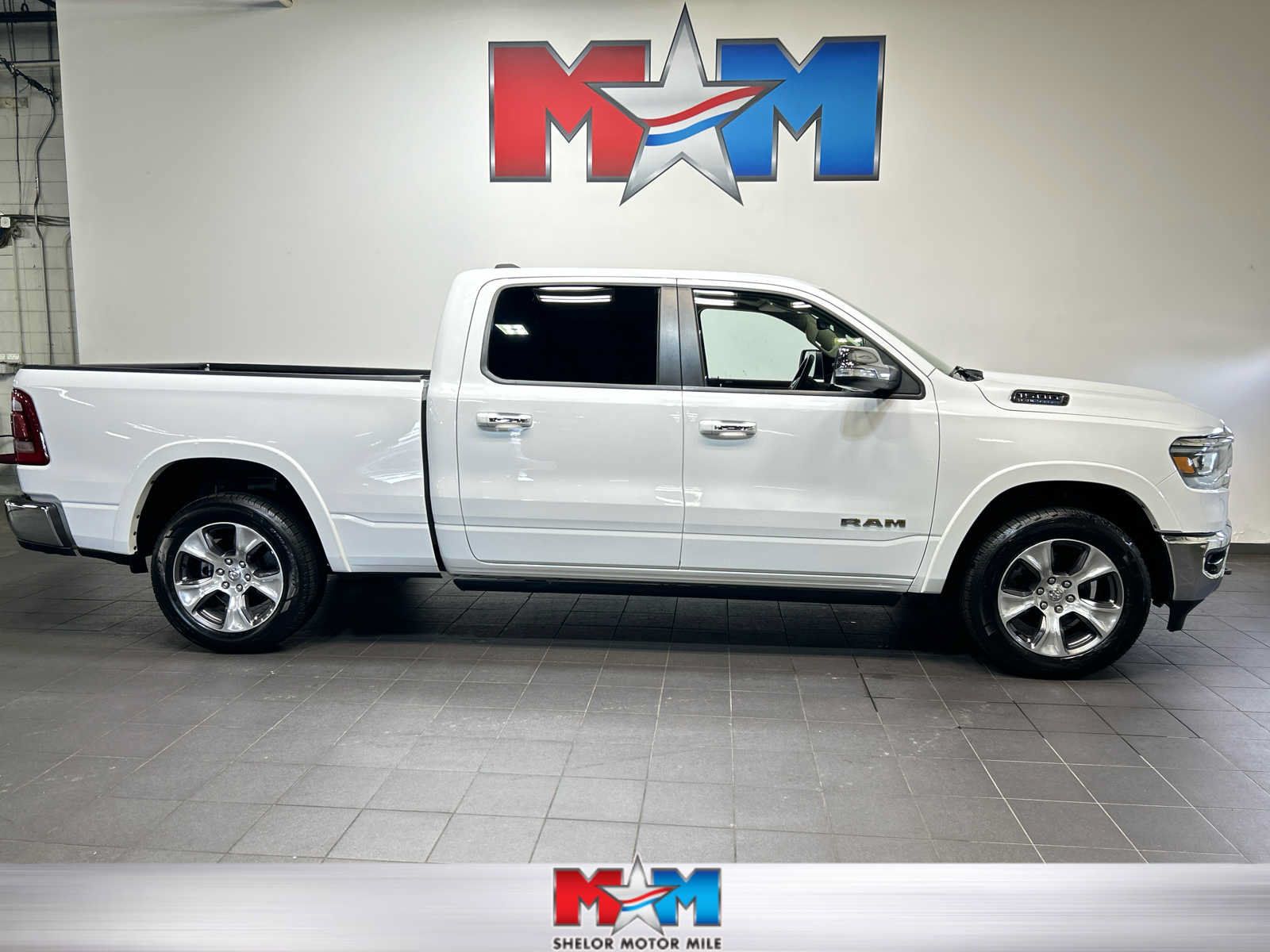 Used 2021 RAM 1500 Laramie AWD/4WD image 1