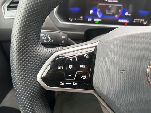 Used 2023 Volkswagen Tiguan SE R-Line image 48