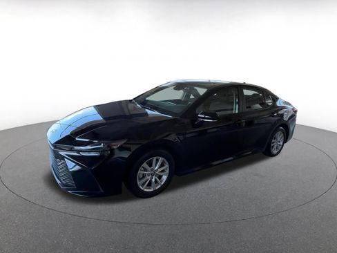 Used 2025 Toyota Camry LE image 7