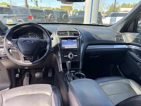 Used 2019 Ford Explorer Sport w/ Equipment Group 401A AWD/4WD image 10