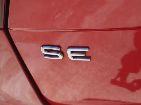 Certified 2023 Volkswagen Tiguan SE FWD image 10