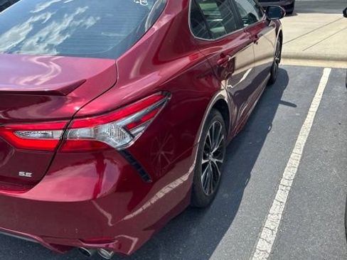 Used 2018 Toyota Camry SE FWD image 5