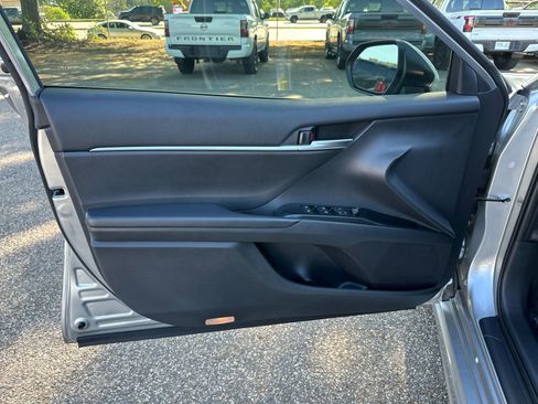 Used 2019 Toyota Camry SE image 10