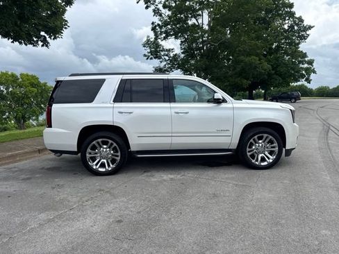 Used 2017 GMC Yukon SLT w/ Premium Edition AWD/4WD image 8