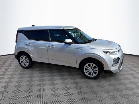 Used 2020 Kia Soul LX image 5