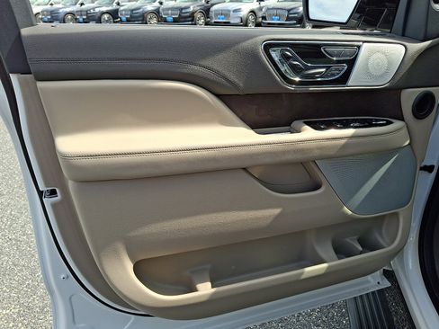 Certified 2023 Lincoln Navigator L Reserve AWD/4WD image 13