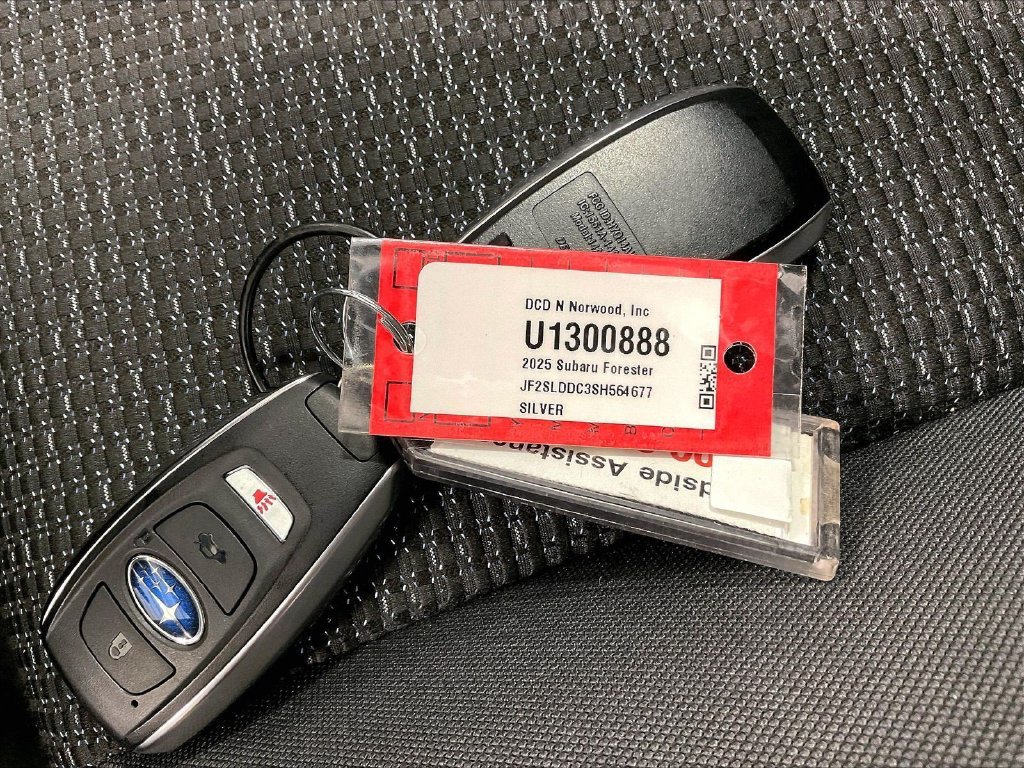 Used 2025 Subaru Forester Premium AWD/4WD image 32