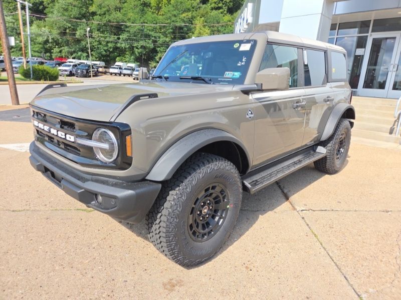 New 2026 Ford Bronco Outer Banks w/ Sasquatch Package AWD/4WD image 3