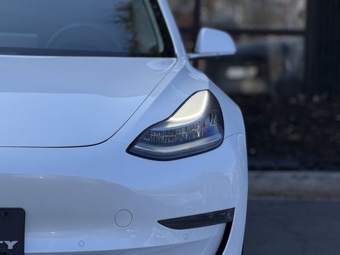 Used 2020 Tesla Model 3 Standard Range Plus image 6