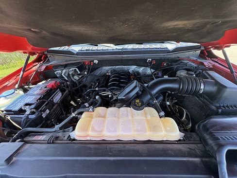 Used 2018 Ford F150 XLT w/ Equipment Group 302A Luxury AWD/4WD image 13
