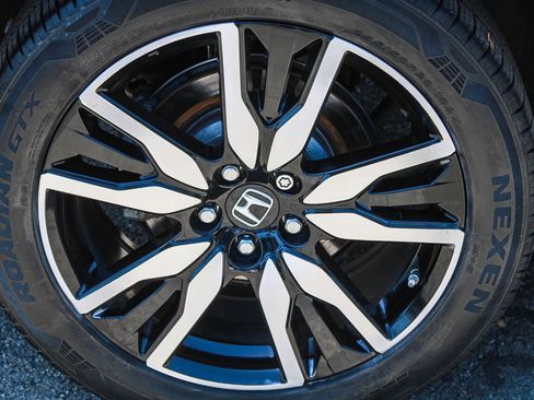 Used 2019 Honda Pilot Touring image 11