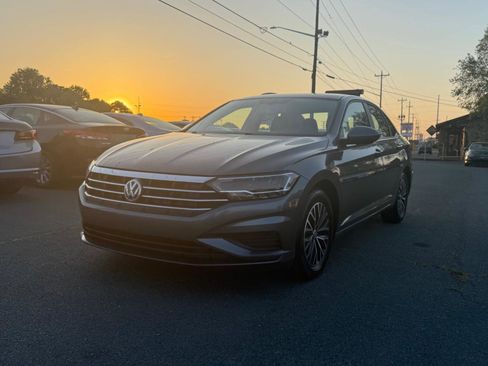 Used 2019 Volkswagen Jetta SE FWD image 3