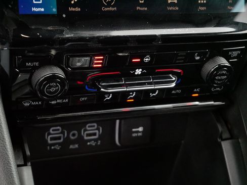 Used 2024 Jeep Grand Cherokee L Limited w/ Black Appearance Package image 23