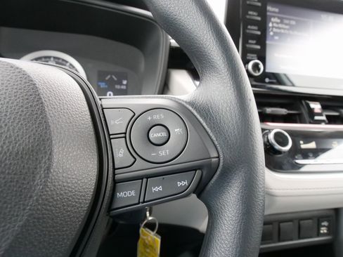 Used 2022 Toyota Corolla Cross L image 23