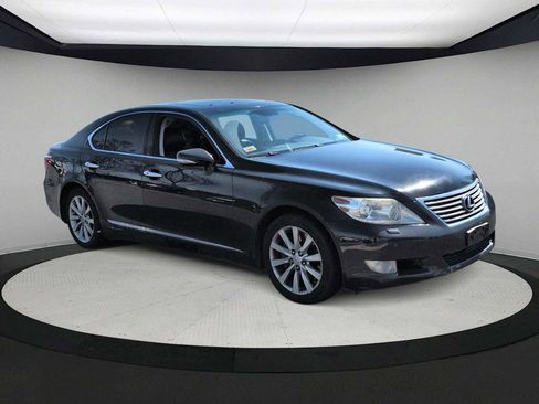 Used 2012 Lexus LS 460 w/ Comfort Pkg image 2