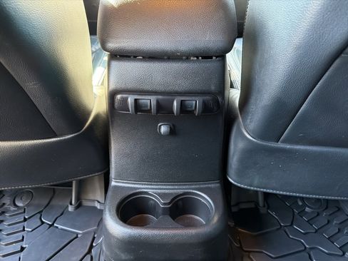 Used 2015 Jeep Wrangler Unlimited Rubicon w/ Connectivity Group image 21