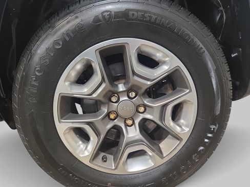 Used 2019 Jeep Cherokee Trailhawk w/ Cold Weather Group AWD/4WD image 36