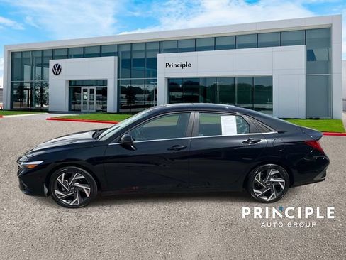Used 2025 Hyundai Elantra Limited FWD image 6