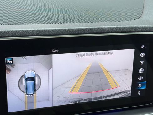 Used 2022 Mercedes-Benz GLE 350 4MATIC w/ AMG Line Exterior image 28