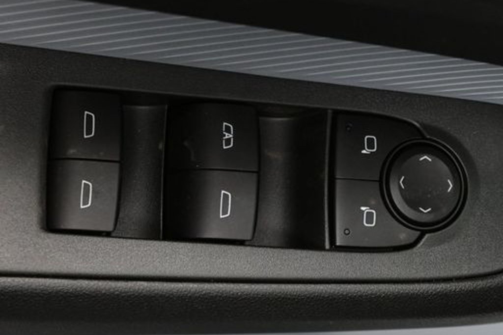 Used 2027 Chevrolet Bolt LT w/ Comfort Package FWD image 20