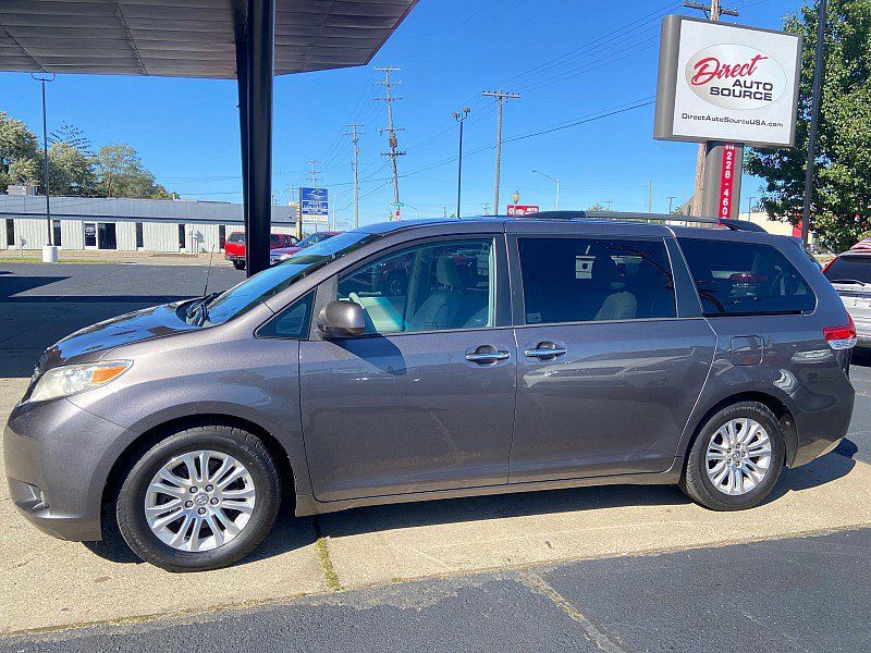 Used 2012 Toyota Sienna XLE w/ Entertainment Pkg FWD image 1