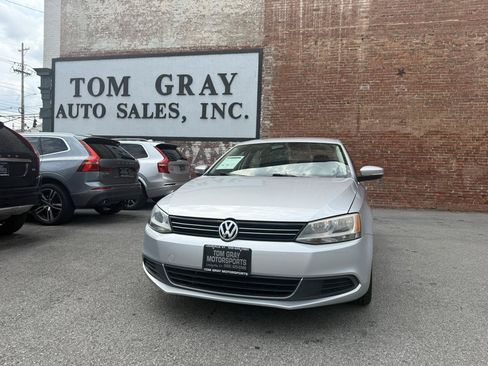 Used 2013 Volkswagen Jetta SE FWD image 1
