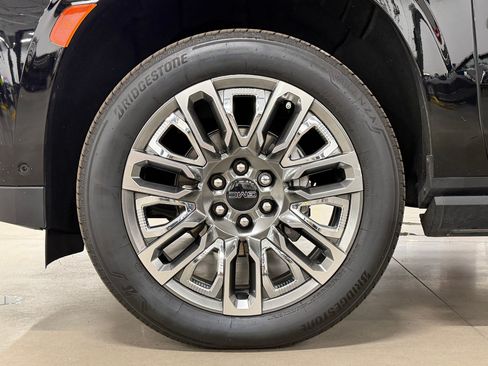Used 2023 GMC Yukon Denali Ultimate AWD/4WD image 13