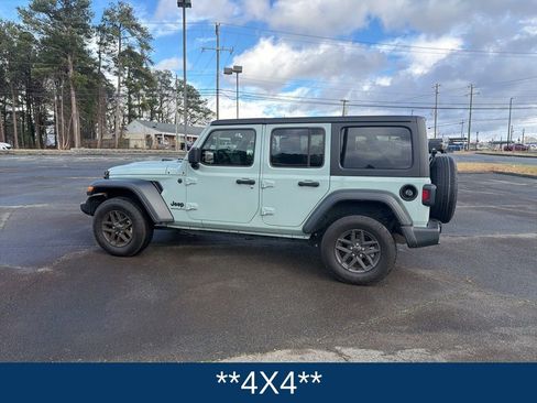 Used 2024 Jeep Wrangler Sport S image 9