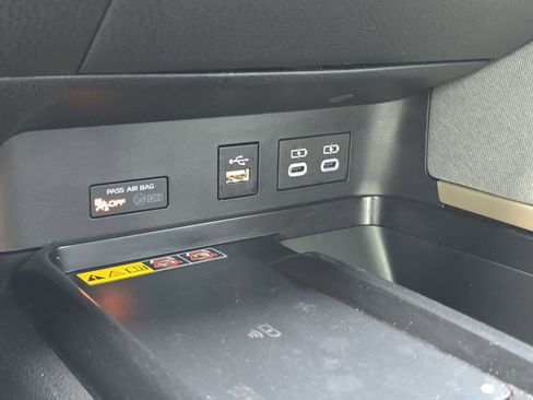 Used 2025 Toyota Camry LE AWD/4WD image 24