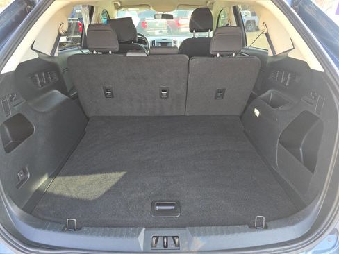 Used 2018 Ford Edge SE image 17