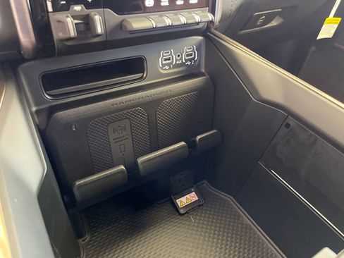 New 2024 RAM 2500 Limited image 47