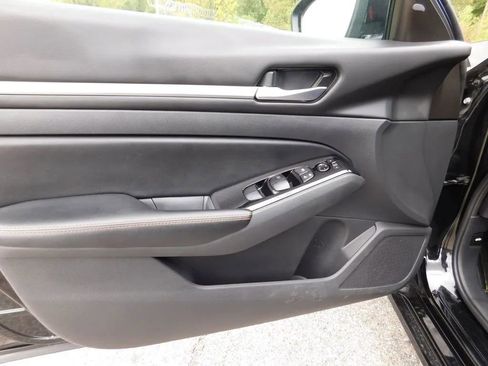 Used 2024 Nissan Altima 2.5 SR image 11