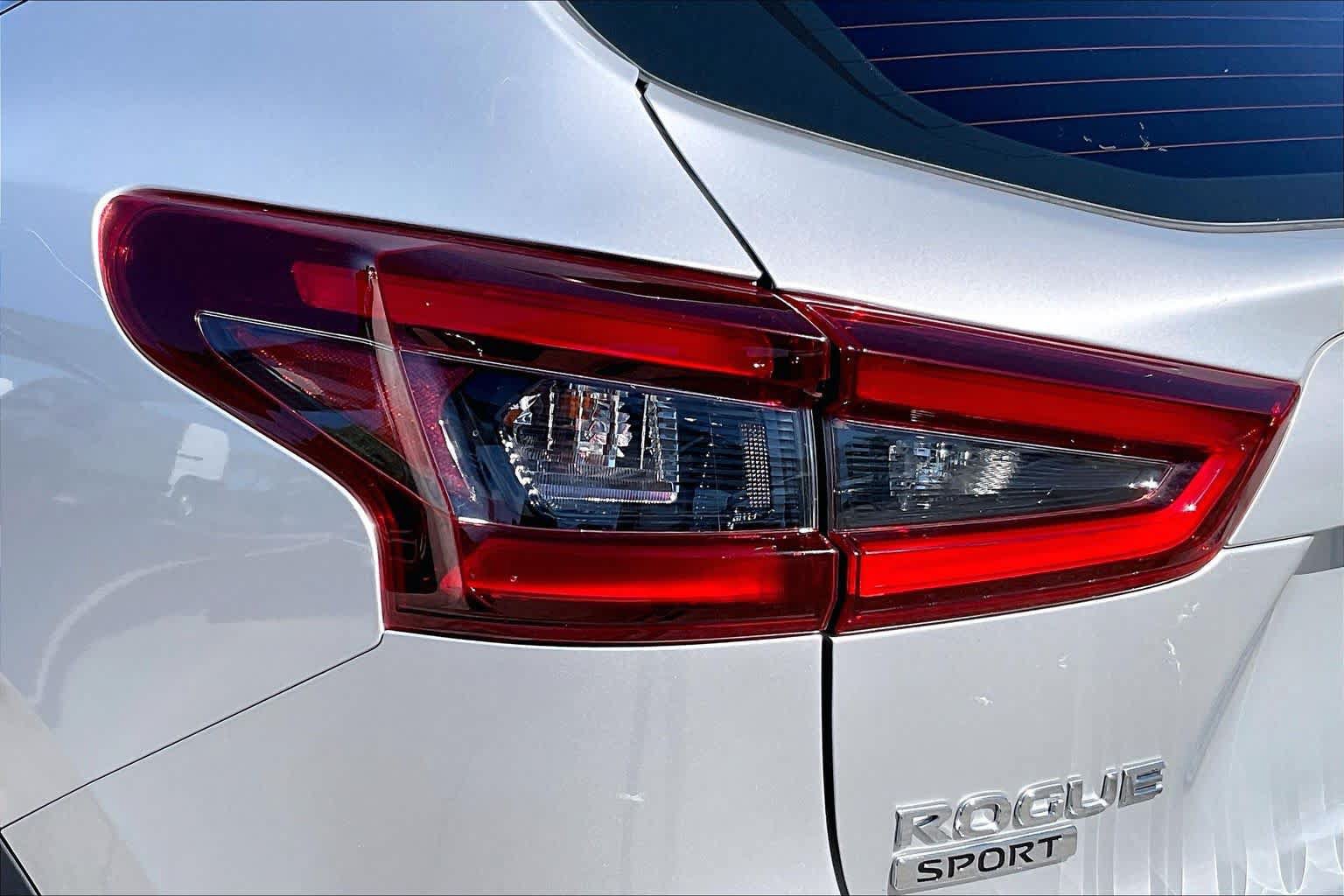 Used 2021 Nissan Rogue Sport SV FWD image 25
