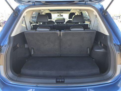 Used 2020 Volkswagen Tiguan SE w/ Panoramic Sunroof Package image 17