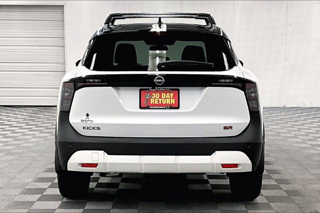 New 2026 Nissan Kicks SR w/ Cold Weather Package FWD image 5