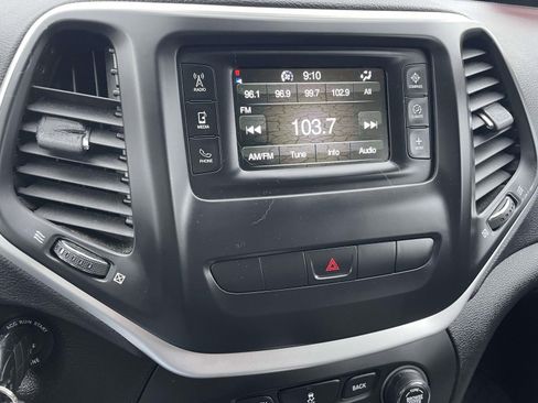 Used 2014 Jeep Cherokee Latitude image 19