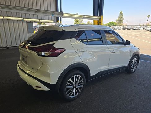 Used 2024 Nissan Kicks SV FWD image 3