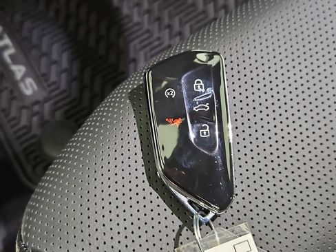 New 2026 Volkswagen Atlas Cross Sport SEL R-Line image 38